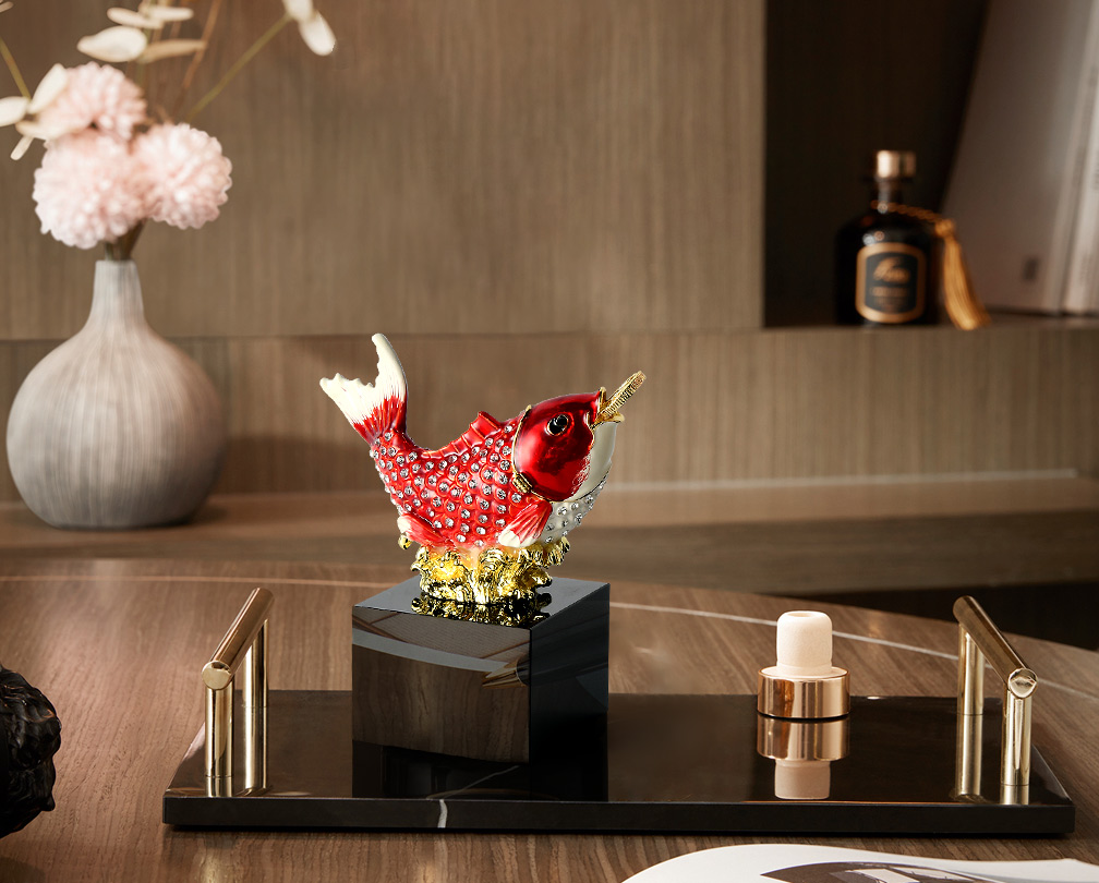Barvni emajl Wealth Calling Carp Ornament
